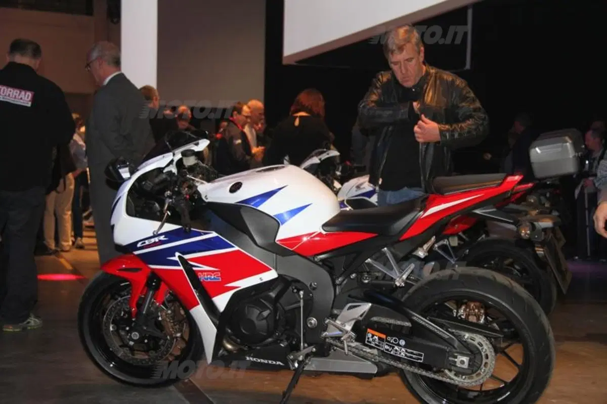 EICMA 2013. Honda CBR1000RR Fireblade (4)