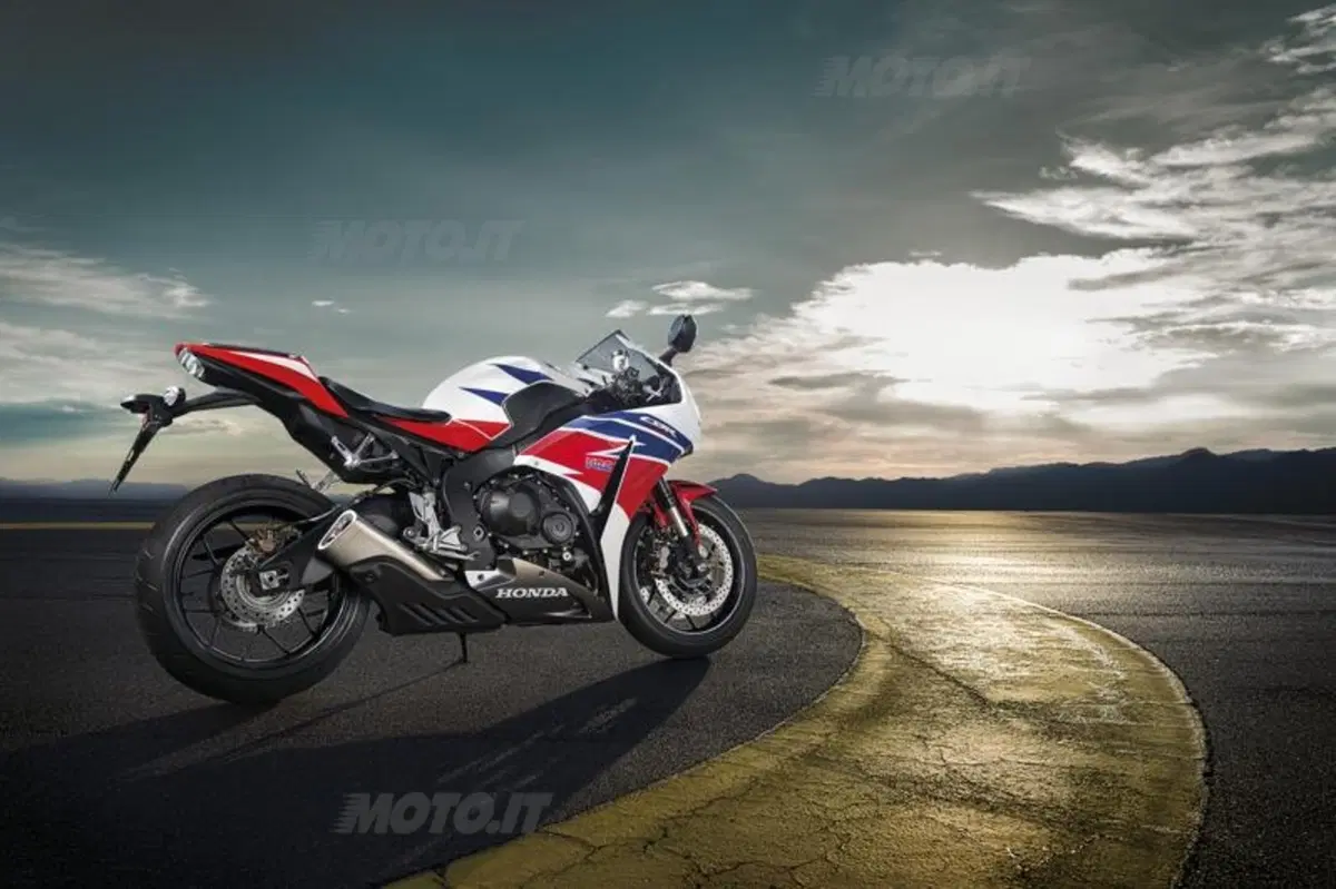 EICMA 2013. Honda CBR1000RR Fireblade (5)