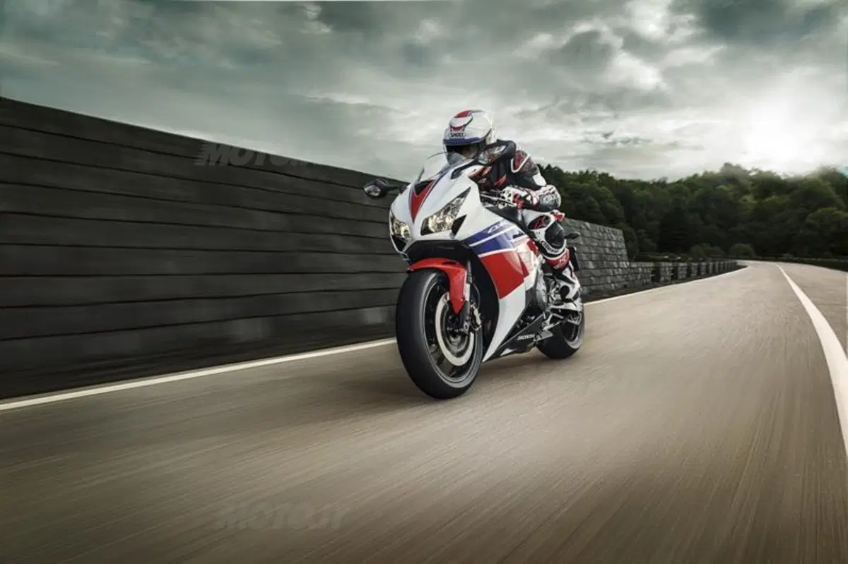 EICMA 2013. Honda CBR1000RR Fireblade (6)