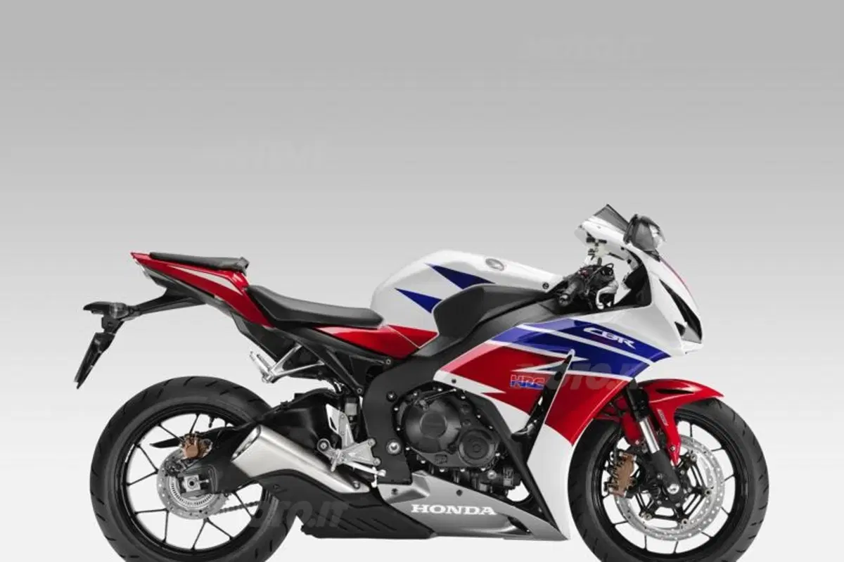 EICMA 2013. Honda CBR1000RR Fireblade (8)