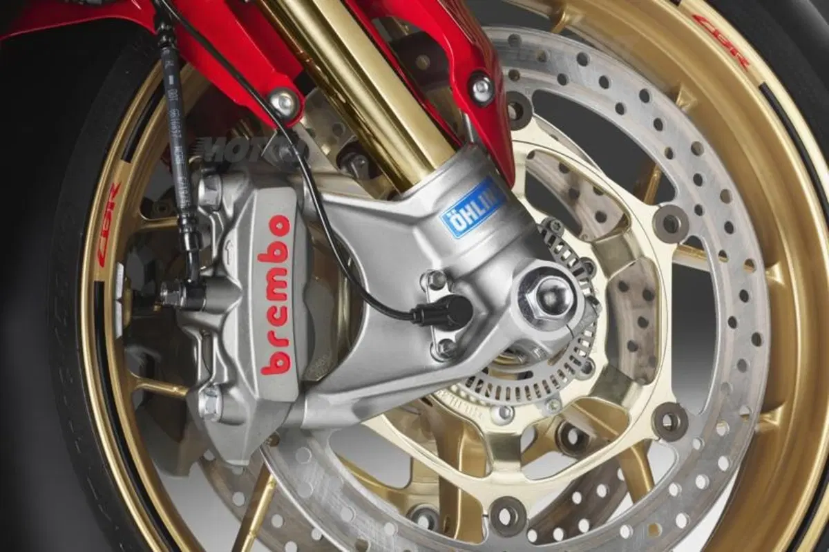 EICMA 2013. Honda CBR1000RR Fireblade SP (8)