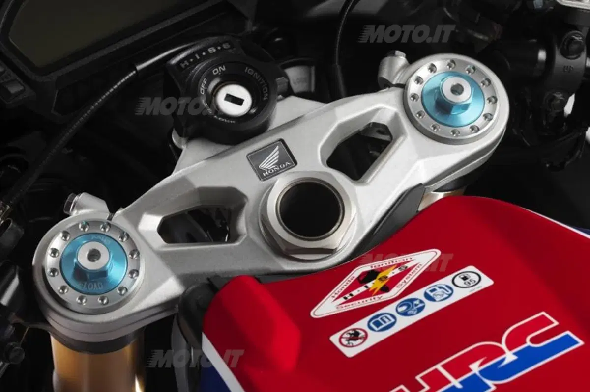 EICMA 2013. Honda CBR1000RR Fireblade SP (10)