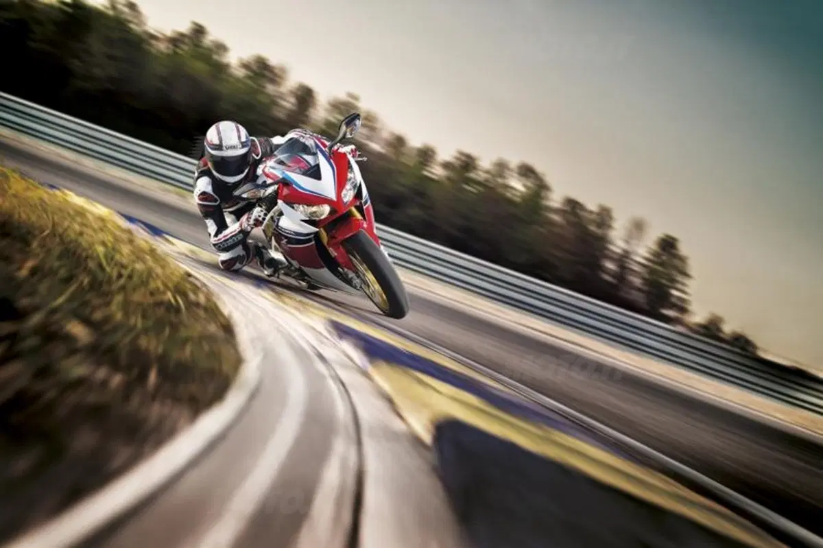 EICMA 2013. Honda CBR1000RR Fireblade SP (13)