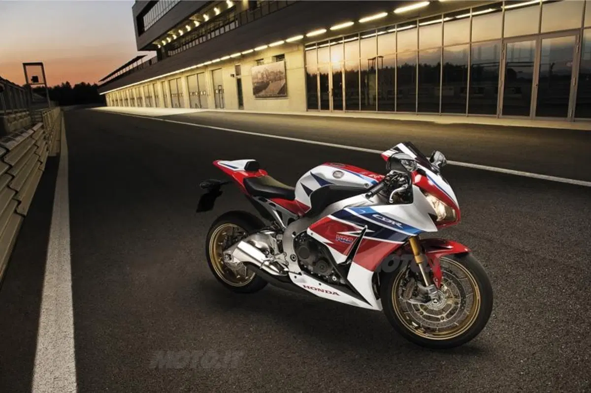 EICMA 2013. Honda CBR1000RR Fireblade SP (14)