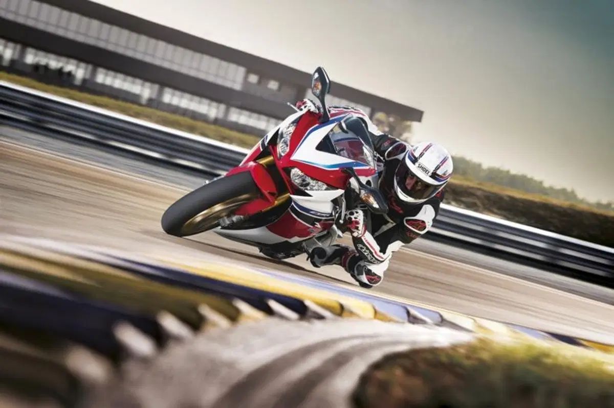 EICMA 2013. Honda CBR1000RR Fireblade SP (15)