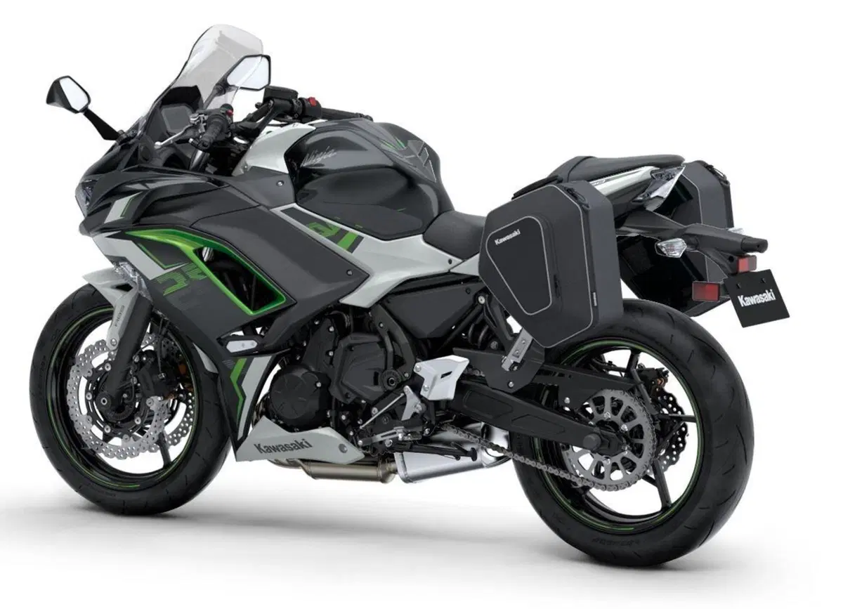 Kawasaki Ninja 650, le nuove colorazione 2022 e la “Performance”