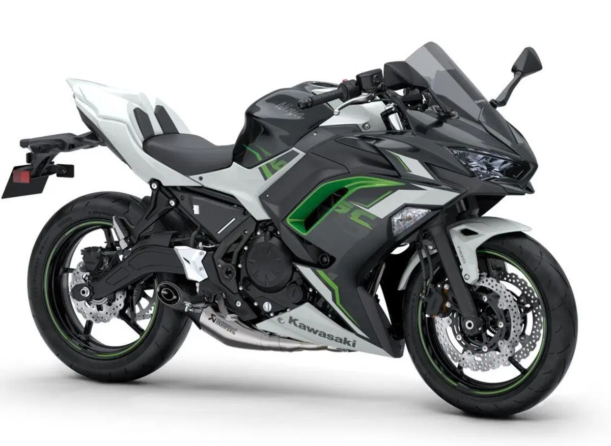 Kawasaki Ninja 650, le nuove colorazione 2022 e la “Performance” (3)