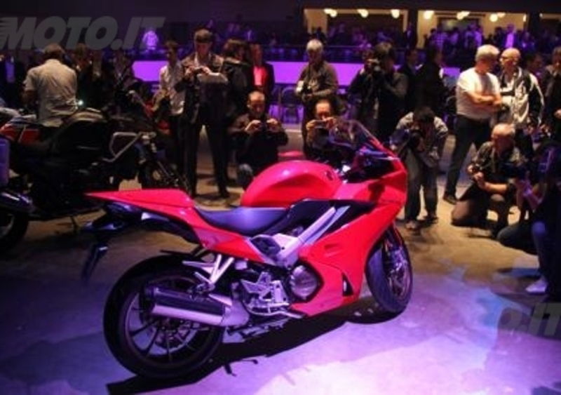 EICMA 2013. Honda VFR800F 2014