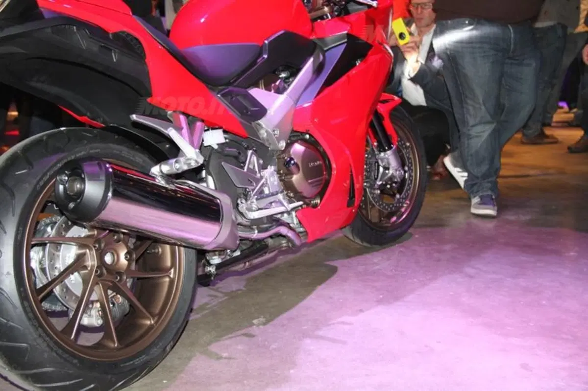 EICMA 2013. Honda VFR800F 2014 (3)