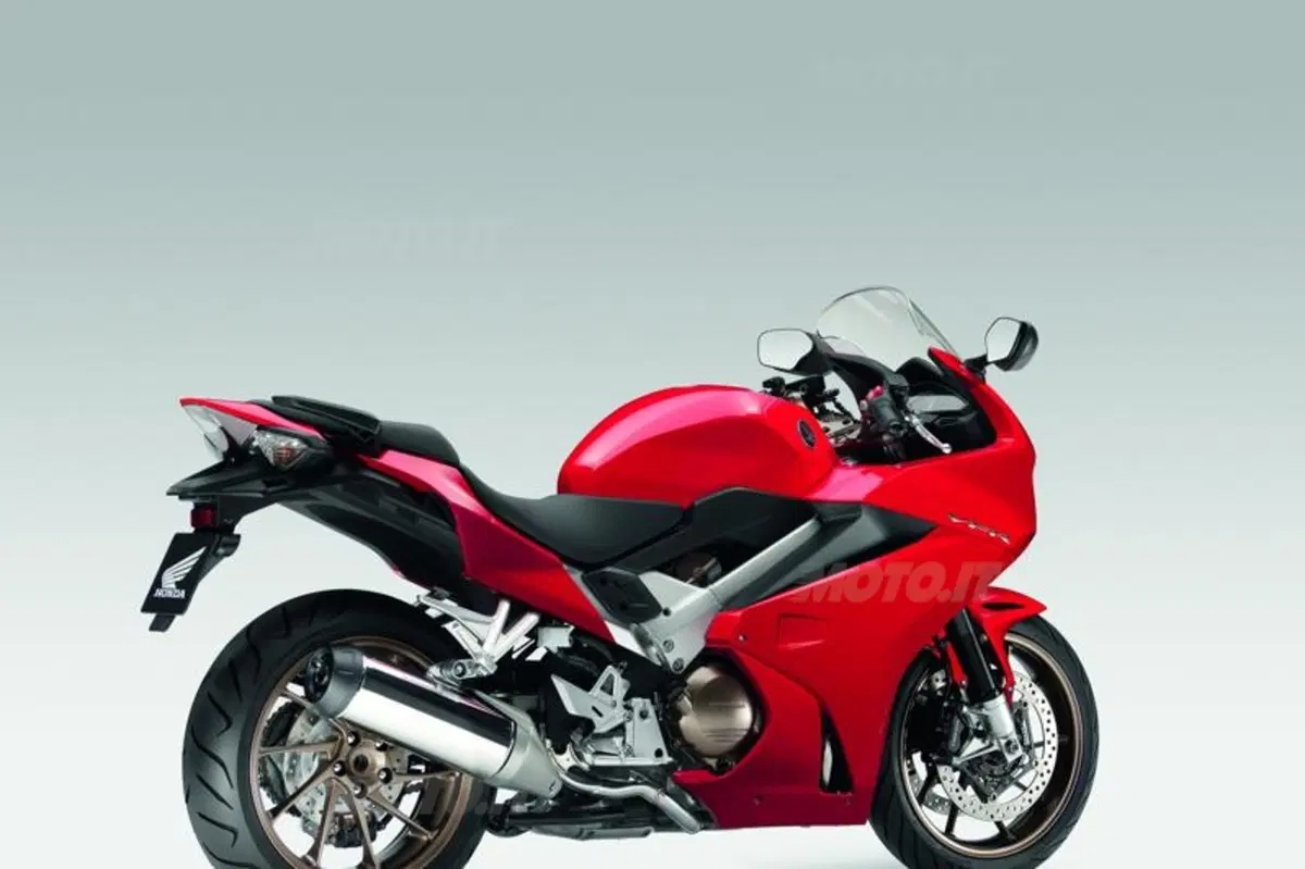 EICMA 2013. Honda VFR800F 2014 (6)