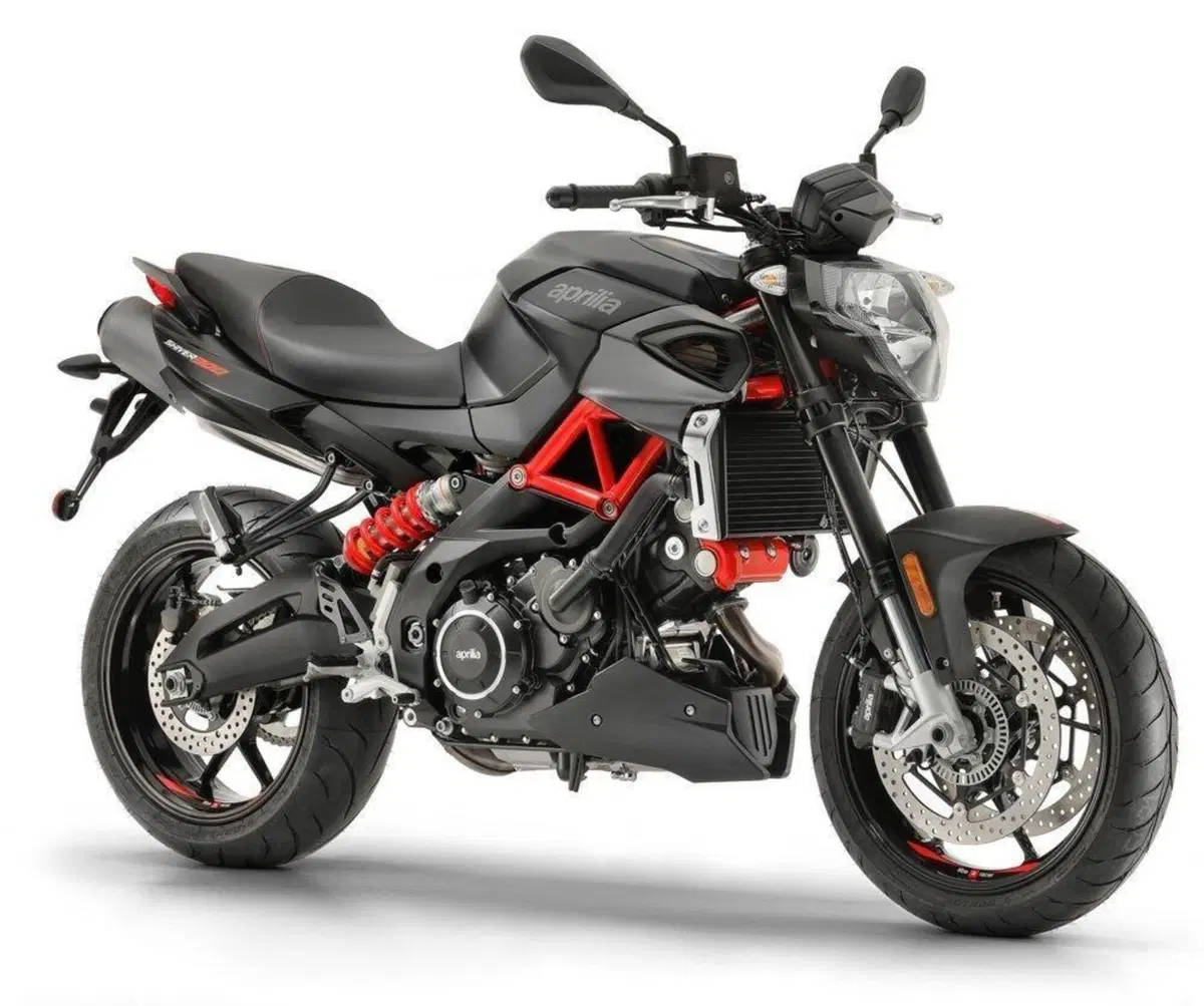 Zongshen Cyclone RA9. La maxi un po' Aprilia Shiver (2)