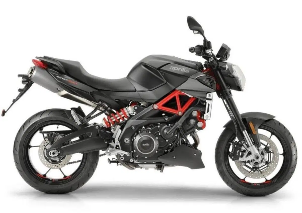 Zongshen Cyclone RA9. La maxi un po' Aprilia Shiver