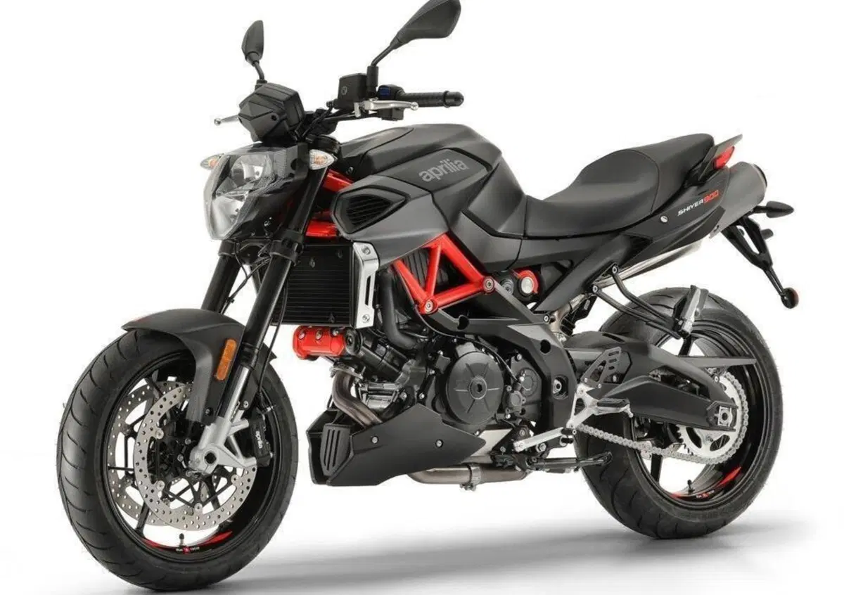 Zongshen Cyclone RA9. La maxi un po' Aprilia Shiver (3)