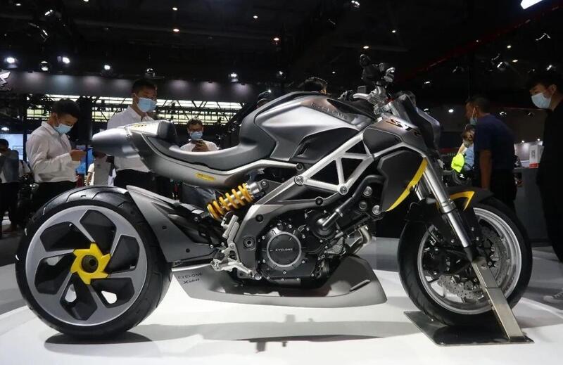 Zongshen Cyclone RA9. La maxi un po&#039; Aprilia Shiver