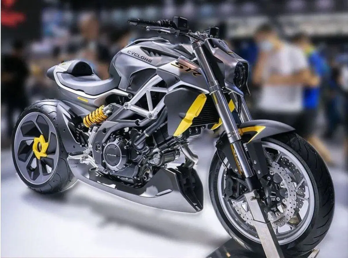 Zongshen Cyclone RA9. La maxi un po' Aprilia Shiver (10)