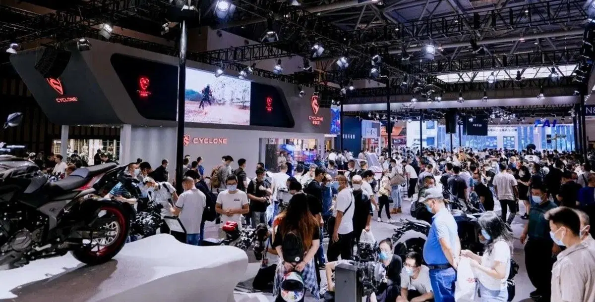 Zongshen Cyclone RA9. La maxi un po' Aprilia Shiver (14)