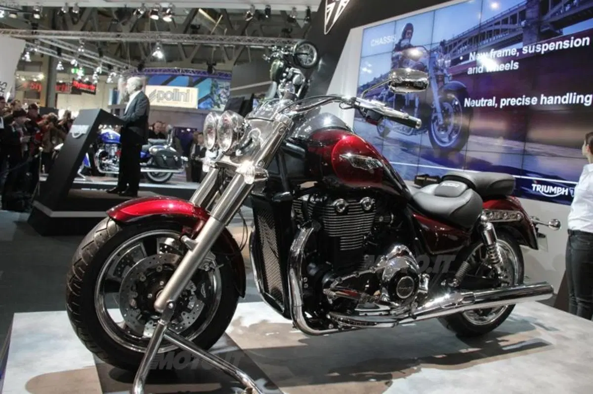 EICMA 2013: Triumph Thunderbird Commander e LT (2)