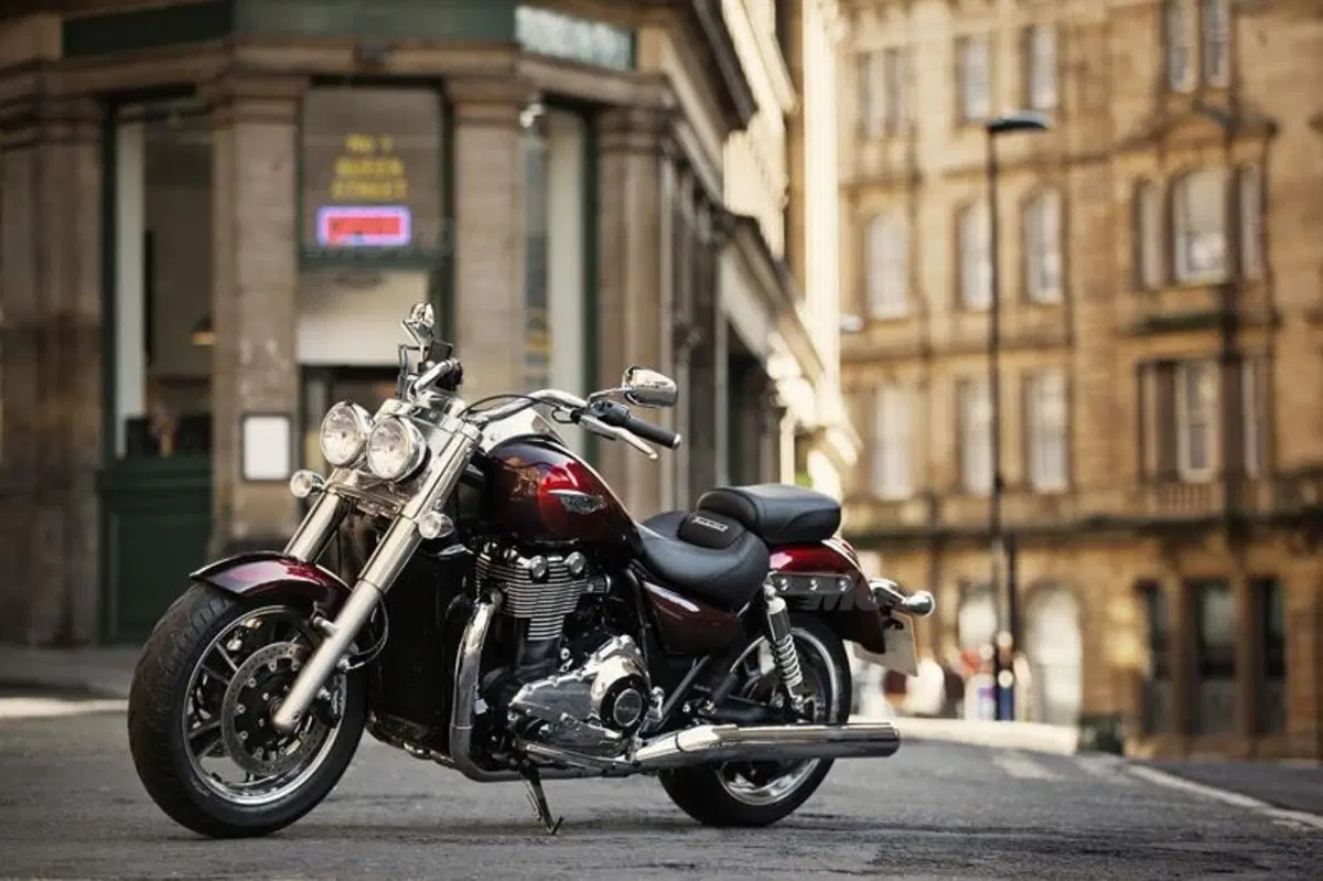 EICMA 2013: Triumph Thunderbird Commander e LT (8)