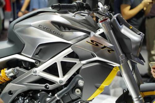 Zongshen Cyclone RA9. La maxi un po' Aprilia Shiver (3)