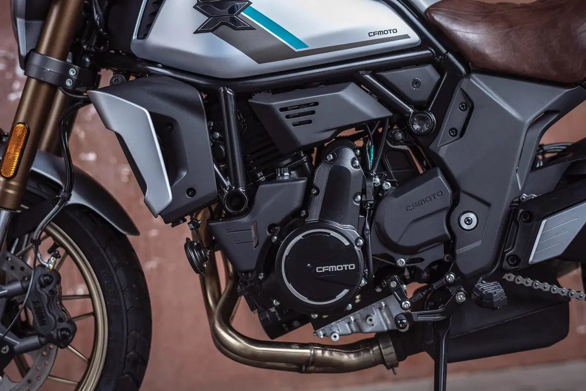 CF Moto 700 CL-X Heritage. Foto, informazioni, prezzo (16)