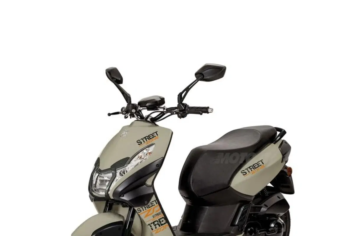 EICMA 2013. Peugeot Streetzone
