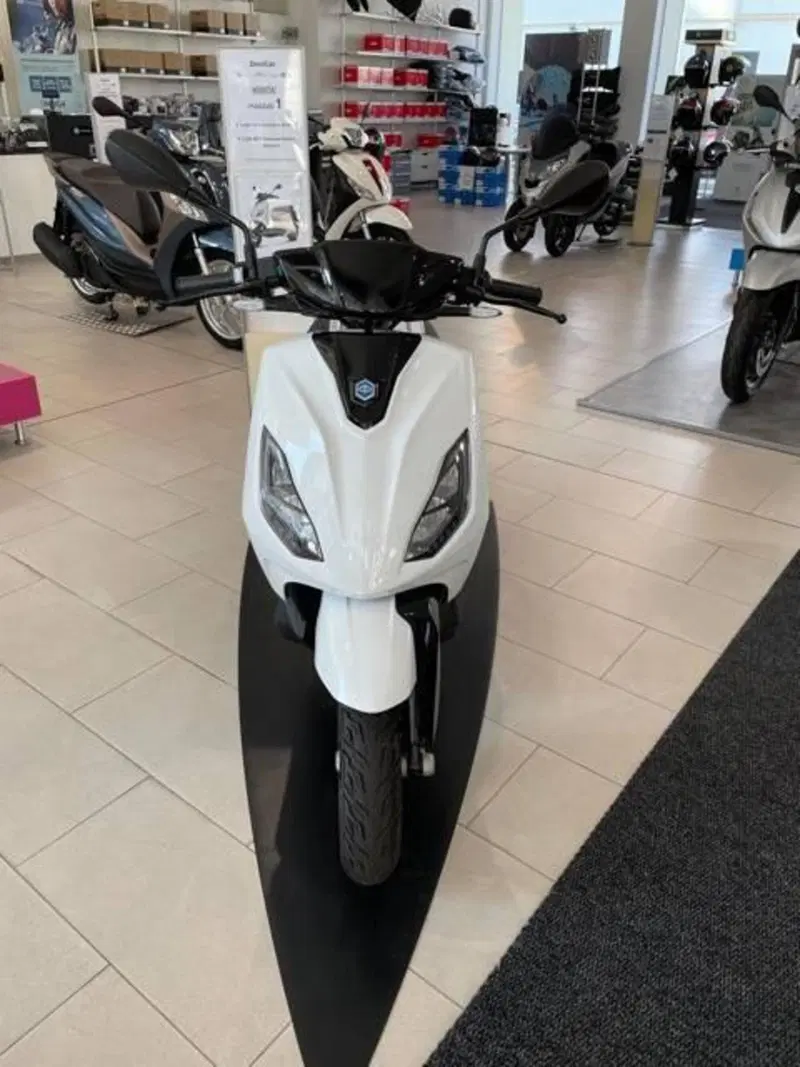 Piaggio 1 Active (2022 - 26) (4)