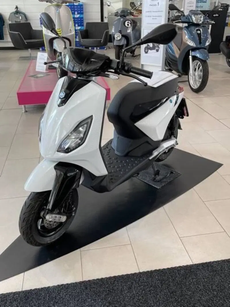 Piaggio 1 Active (2022 - 26) (6)