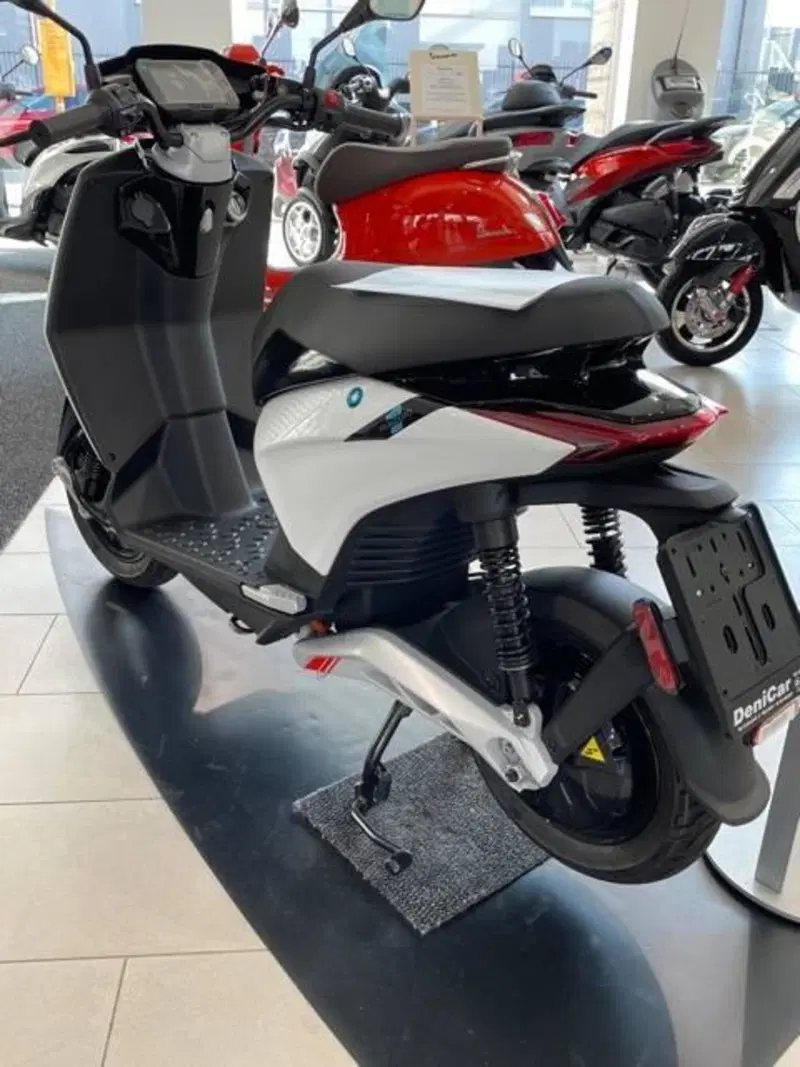Piaggio 1 Active (2022 - 26) (7)