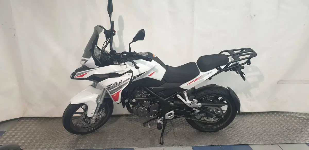 Benelli TRK 251 (2022 - 25) (2)