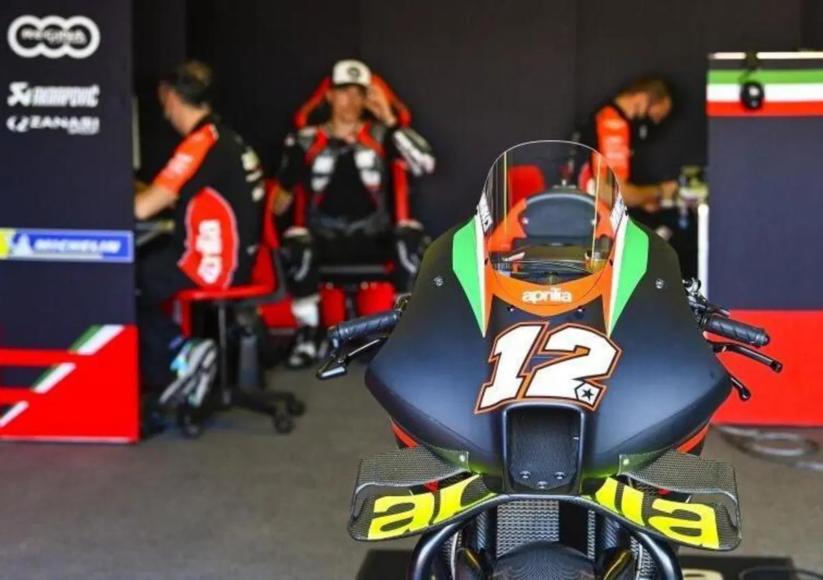 Maverick Vinales non sar&agrave; in pista a Austin dopo la tragedia del cugino Dean. Aprilia: "Piena condivisione"