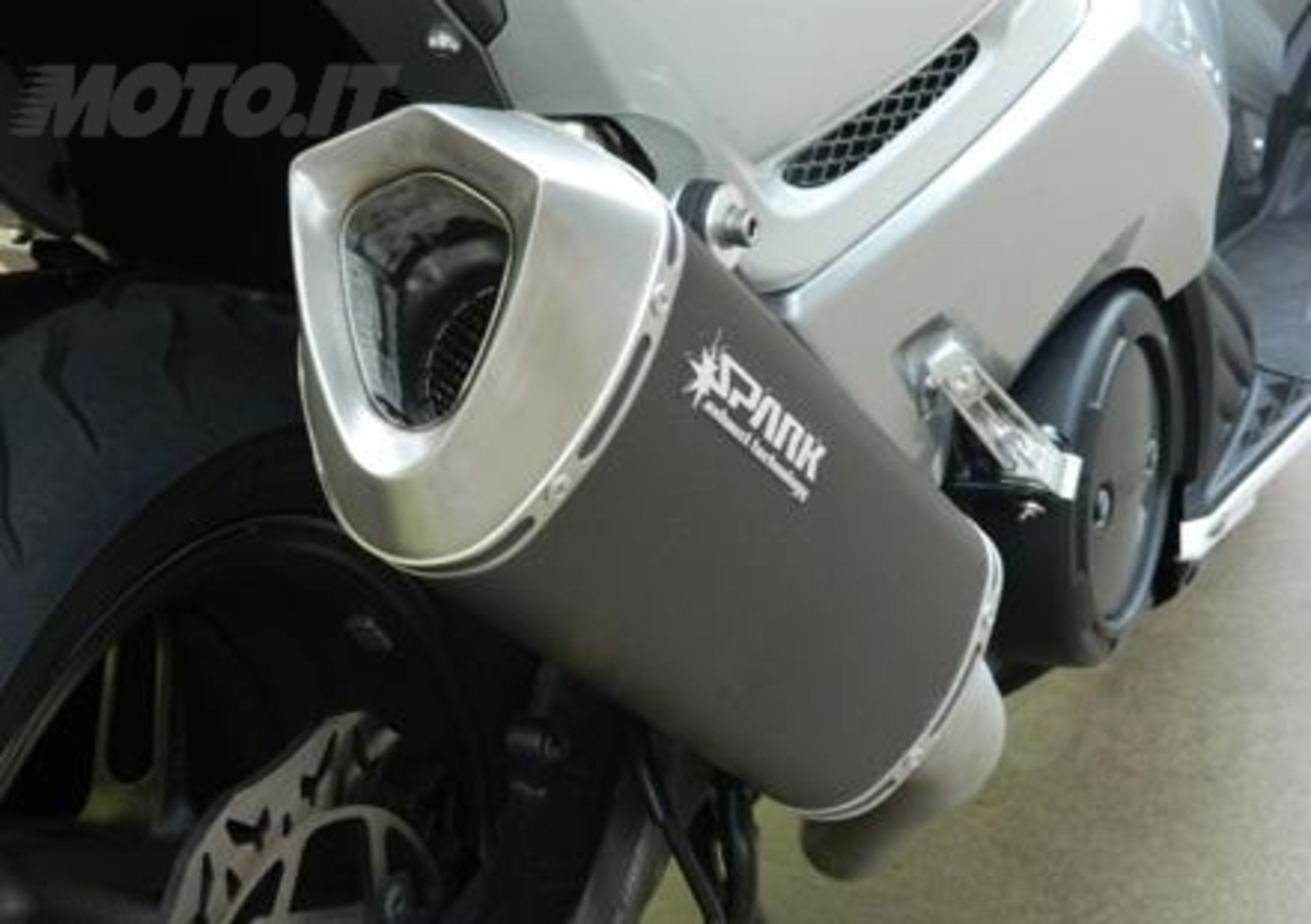 EICMA 2013: SPARK Exhaust Technology per Yamaha T-Max 530