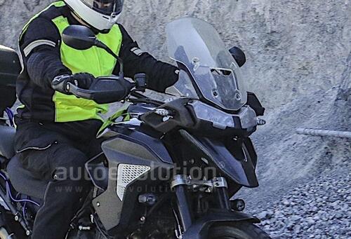 Nuova Triumph Tiger 1200: le foto spia su strada (7)