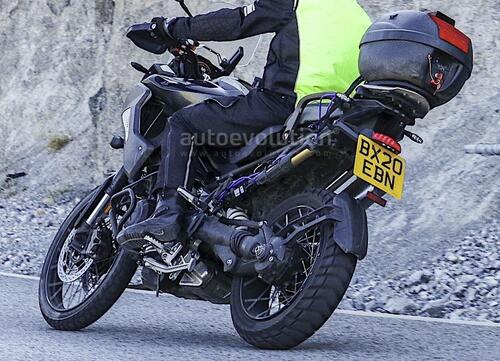 Nuova Triumph Tiger 1200: le foto spia su strada (5)