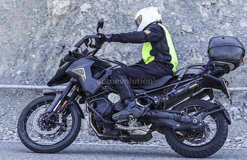 Nuova Triumph Tiger 1200: le foto spia su strada (2)