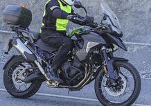 Nuova Triumph Tiger 1200: le foto spia su strada