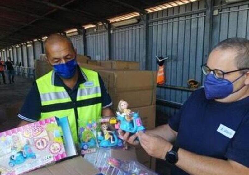 Napoli: sequestrate 1800 Vespa-giocattolo contraffatte