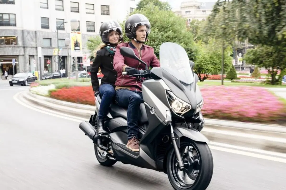 EICMA 2013: Yamaha X-Max 125 e 250 (3)