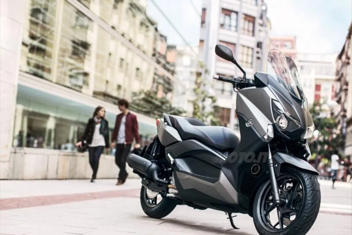 EICMA 2013: Yamaha X-Max 125 e 250 (5)