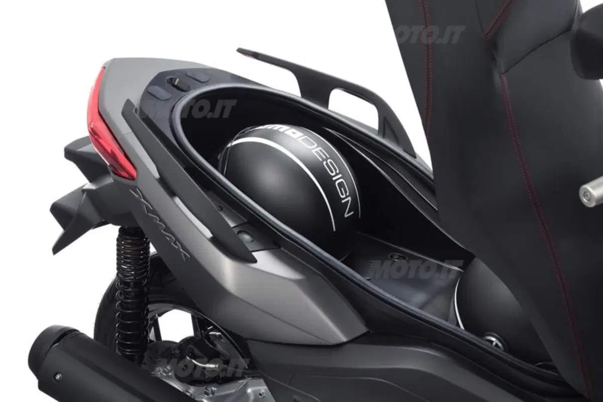EICMA 2013: Yamaha X-Max 125 e 250 (8)