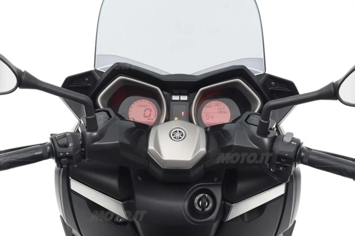 EICMA 2013: Yamaha X-Max 125 e 250 (9)