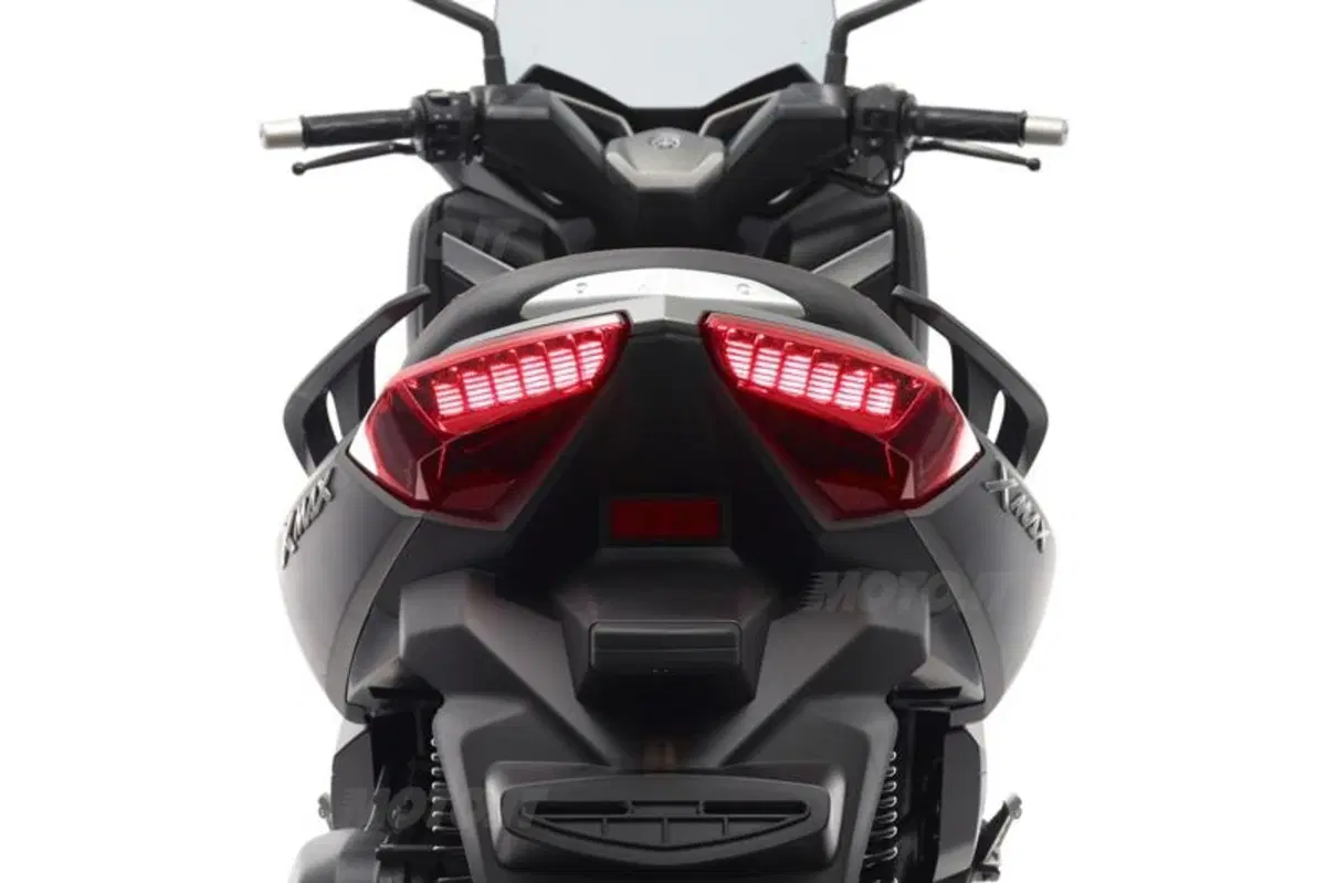EICMA 2013: Yamaha X-Max 125 e 250 (10)
