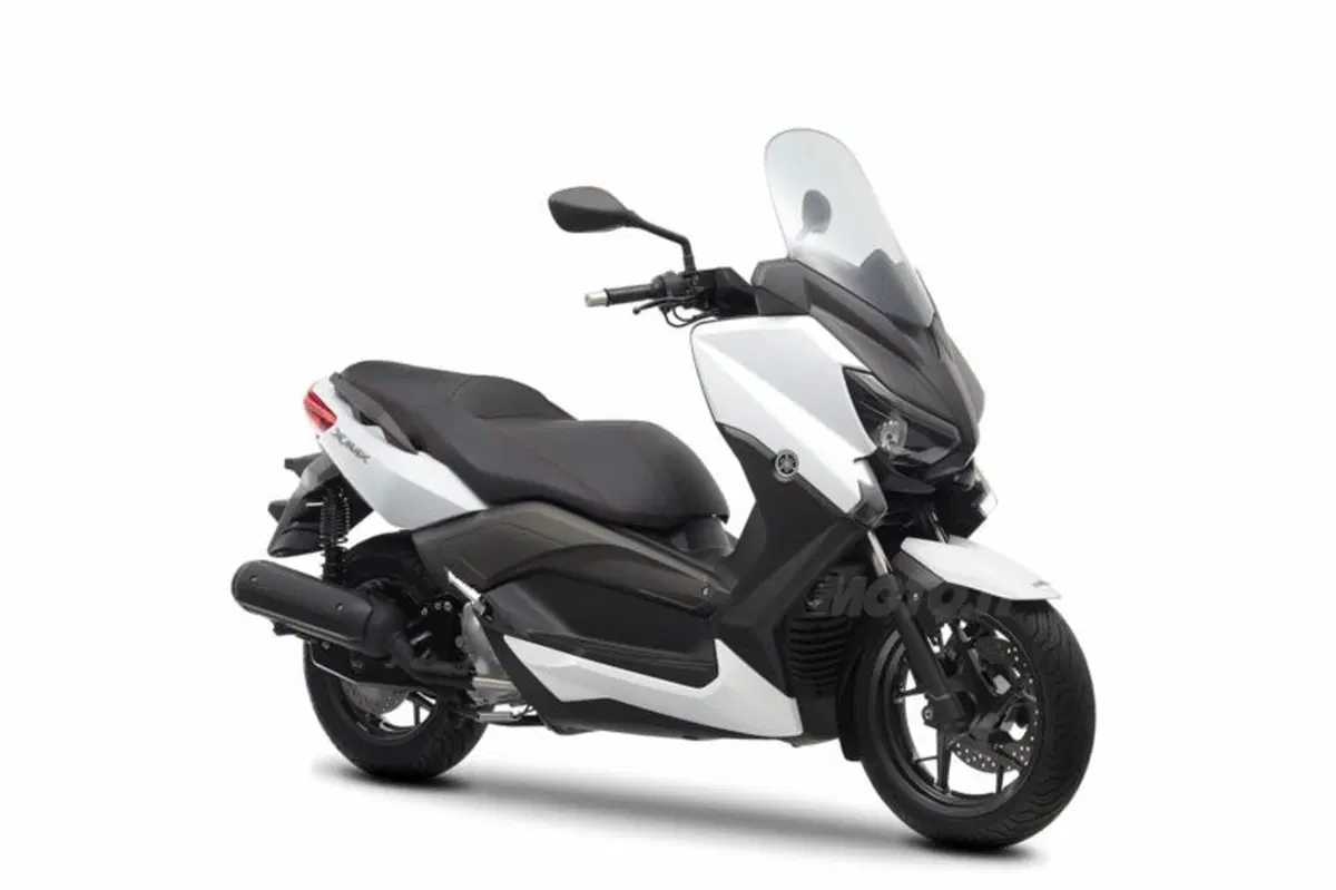 EICMA 2013: Yamaha X-Max 125 e 250 (15)