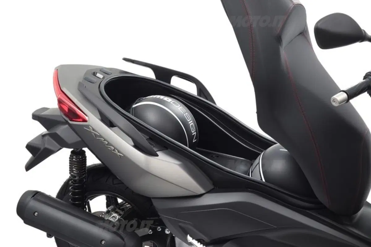 EICMA 2013: Yamaha X-Max 125 e 250 (21)