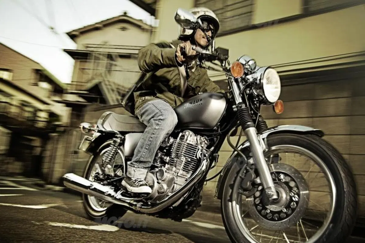 EICMA 2013: Yamaha SR400 (2)