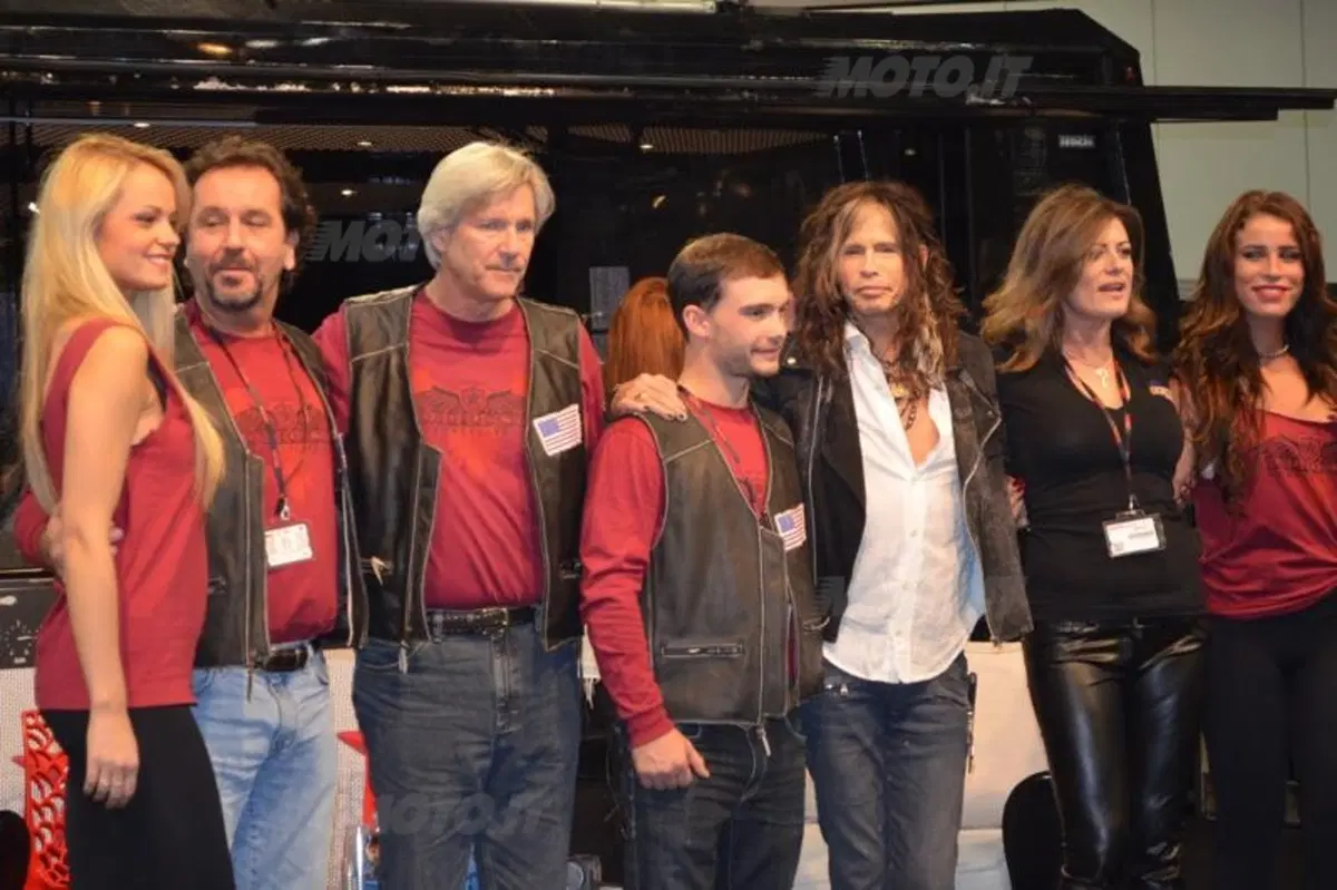 Steven Tyler ad EICMA in sella ad una Dirico Speedster (3)
