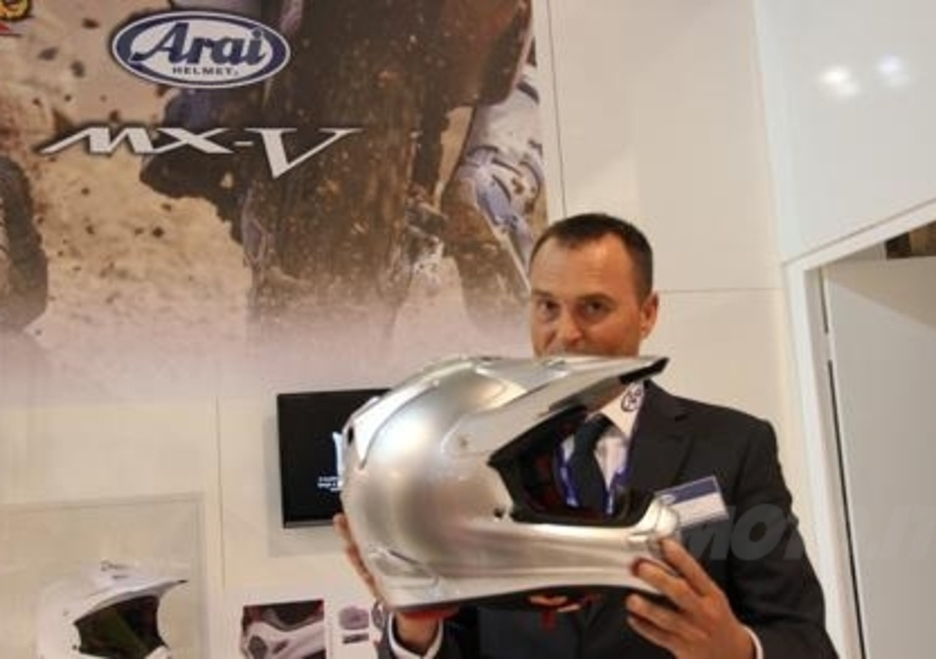 EICMA 2013: nuovo casco offroad Arai MX-V