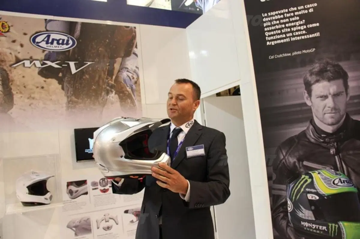 EICMA 2013: nuovo casco offroad Arai MX-V