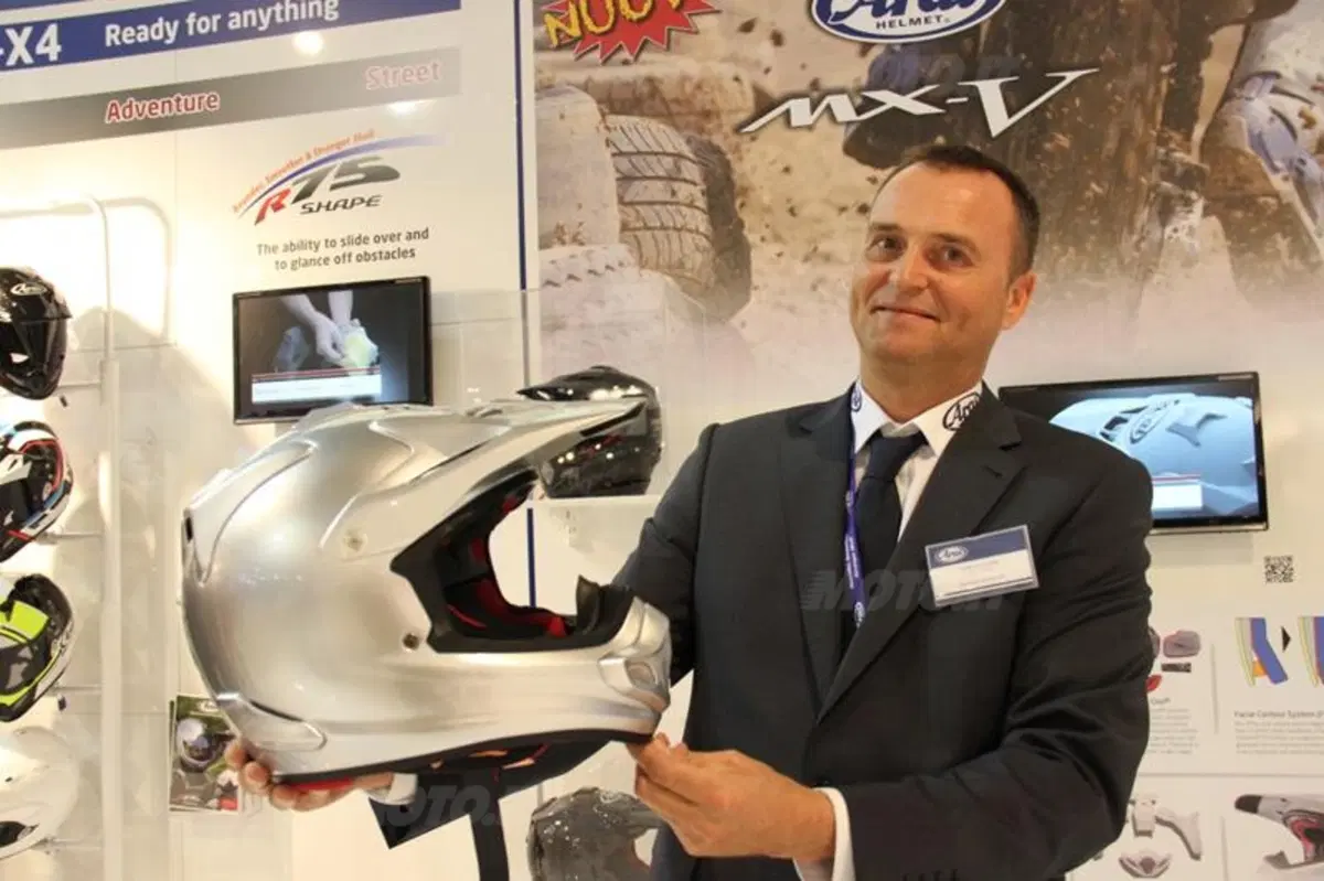 EICMA 2013: nuovo casco offroad Arai MX-V (2)
