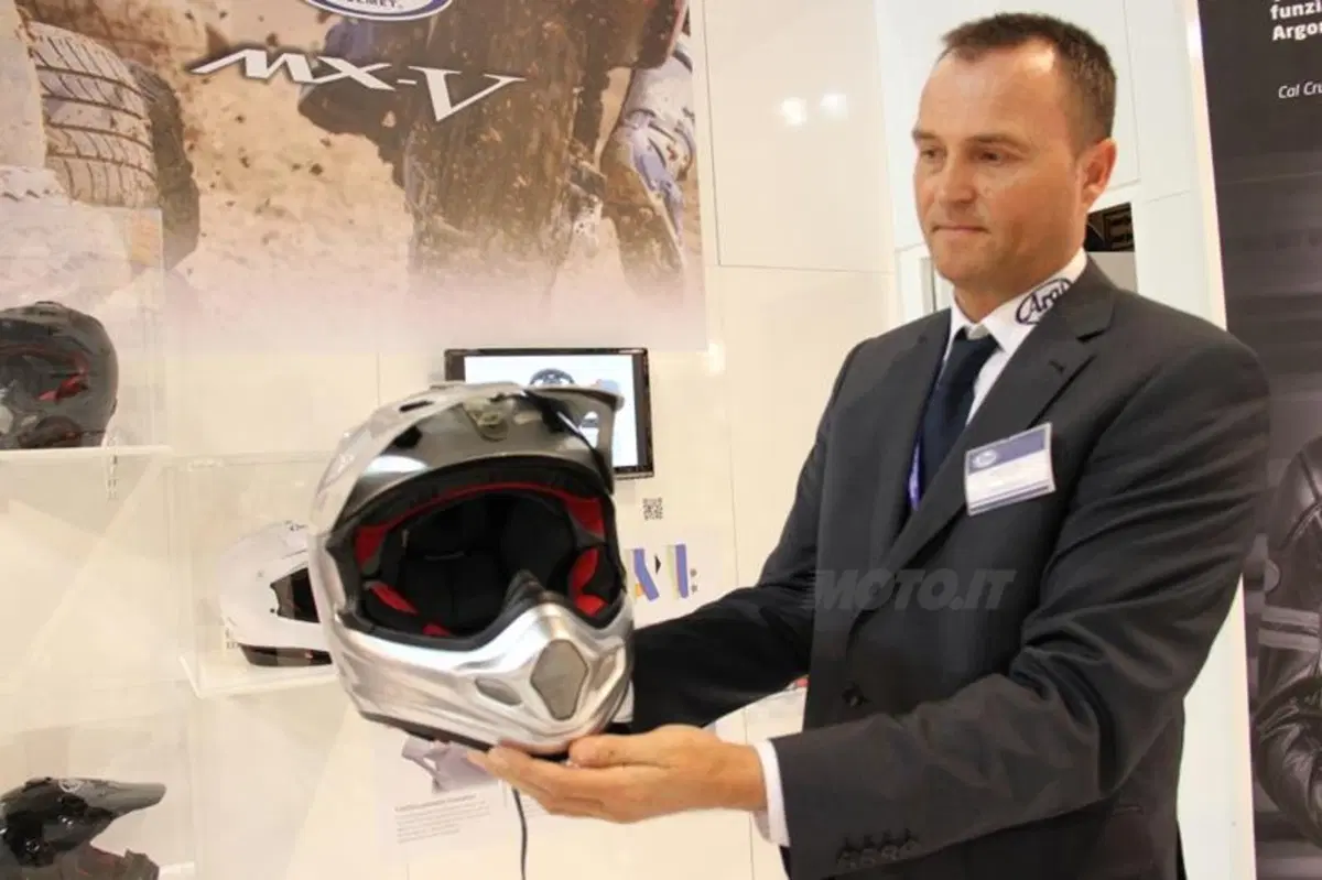 EICMA 2013: nuovo casco offroad Arai MX-V (3)