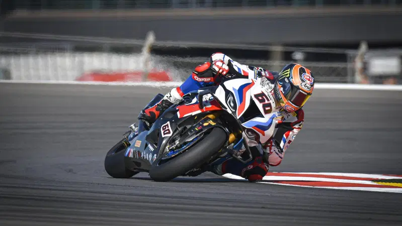 SBK, GP del Portogallo a Portimao: Michael Van der Mark si aggiudica la Superpole Race